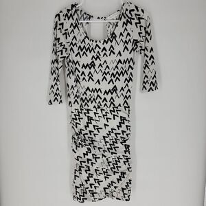 Moods of norway dress 38 geometric arrows white black